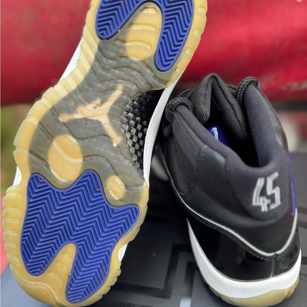 2016 jordan 11 space jam